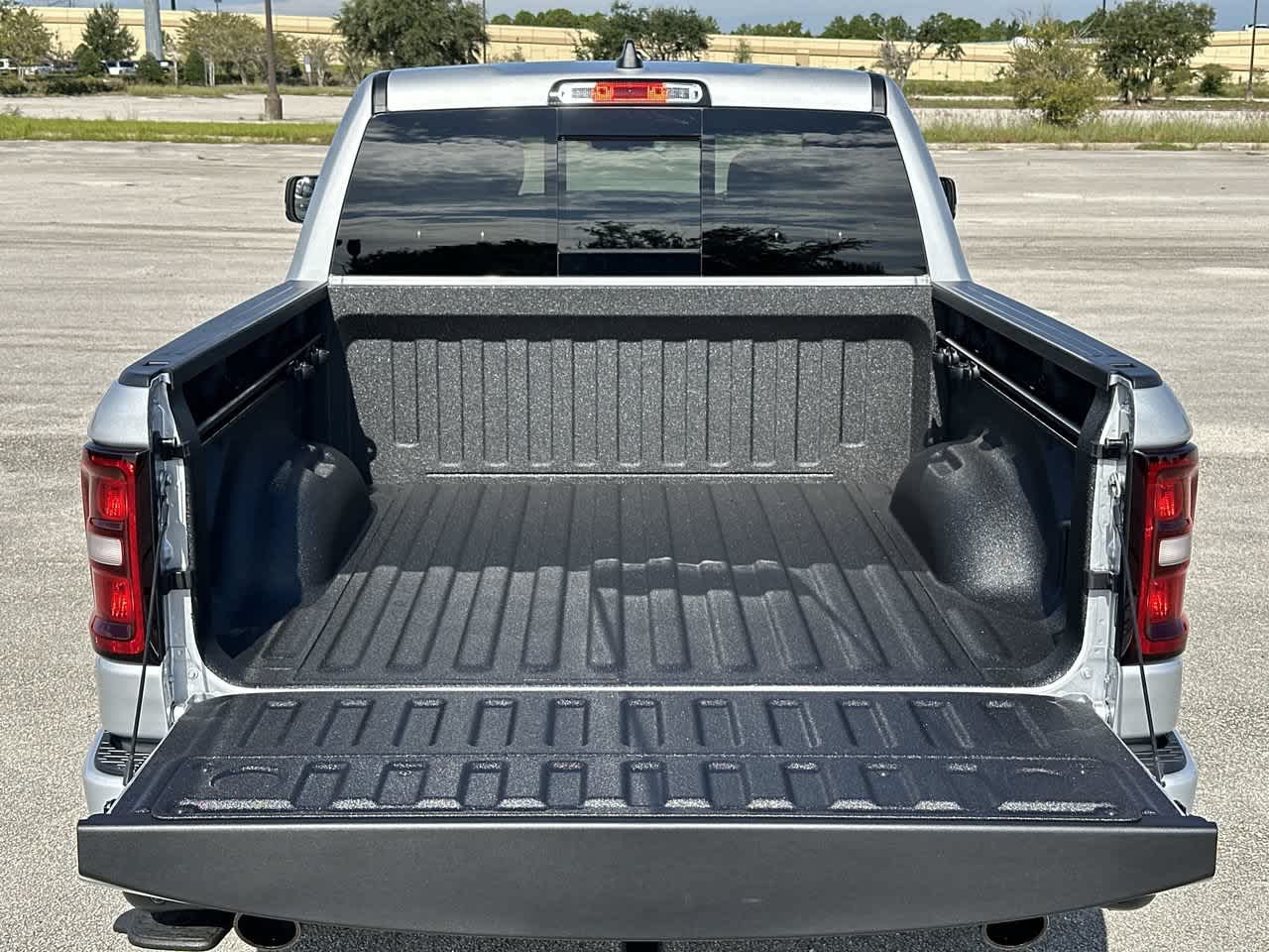 RAM 1500 de 2027, RAM 1500 LARAMIE, cabina doble, 4x4, caja de 5'7'