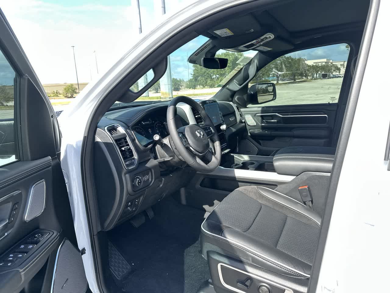 RAM 1500 de 2027, RAM 1500 LARAMIE, cabina doble, 4x4, caja de 5'7'