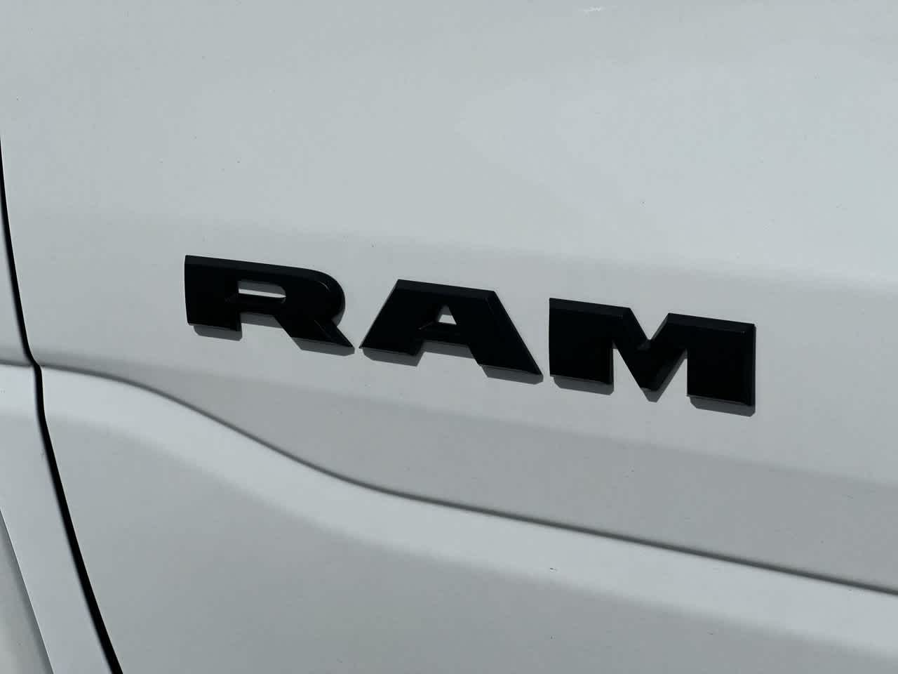 RAM 1500 de 2027, RAM 1500 LARAMIE, cabina doble, 4x4, caja de 5'7'