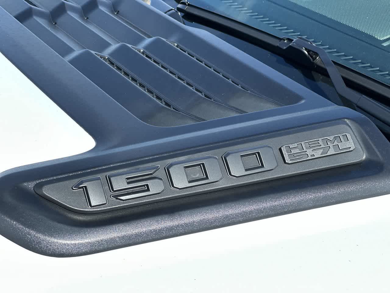 RAM 1500 de 2027, RAM 1500 LARAMIE, cabina doble, 4x4, caja de 5'7'