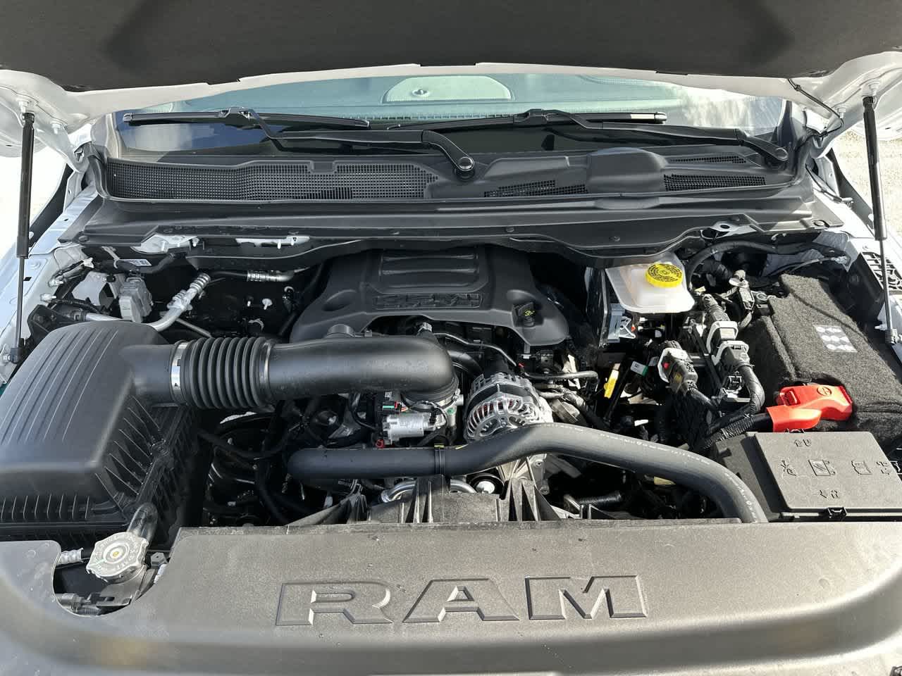 RAM 1500 de 2027, RAM 1500 LARAMIE, cabina doble, 4x4, caja de 5'7'