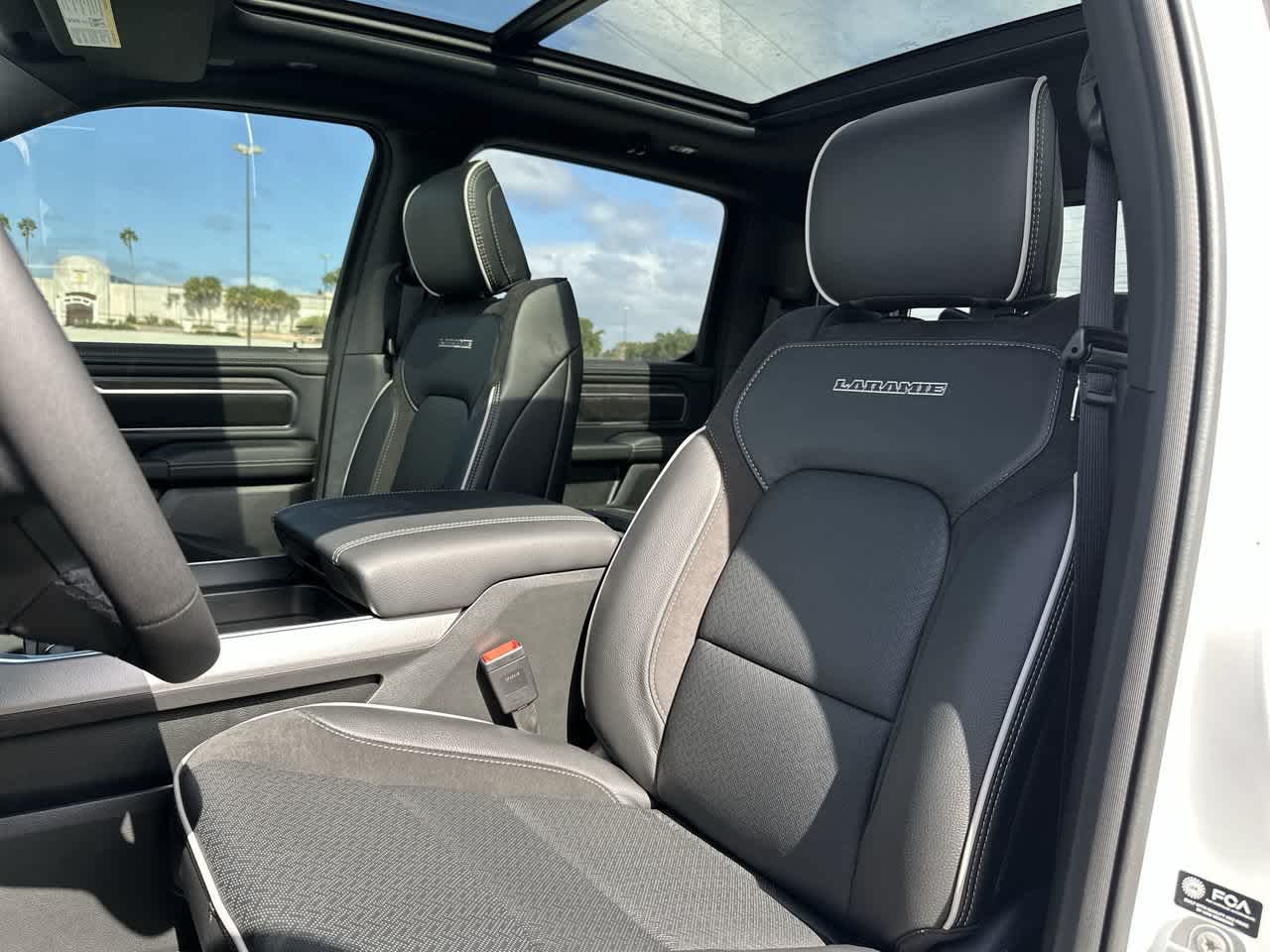 RAM 1500 de 2027, RAM 1500 LARAMIE, cabina doble, 4x4, caja de 5'7'
