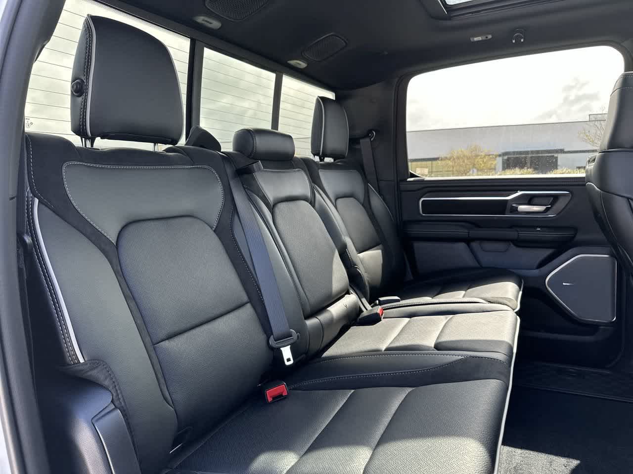 RAM 1500 de 2027, RAM 1500 LARAMIE, cabina doble, 4x4, caja de 5'7'