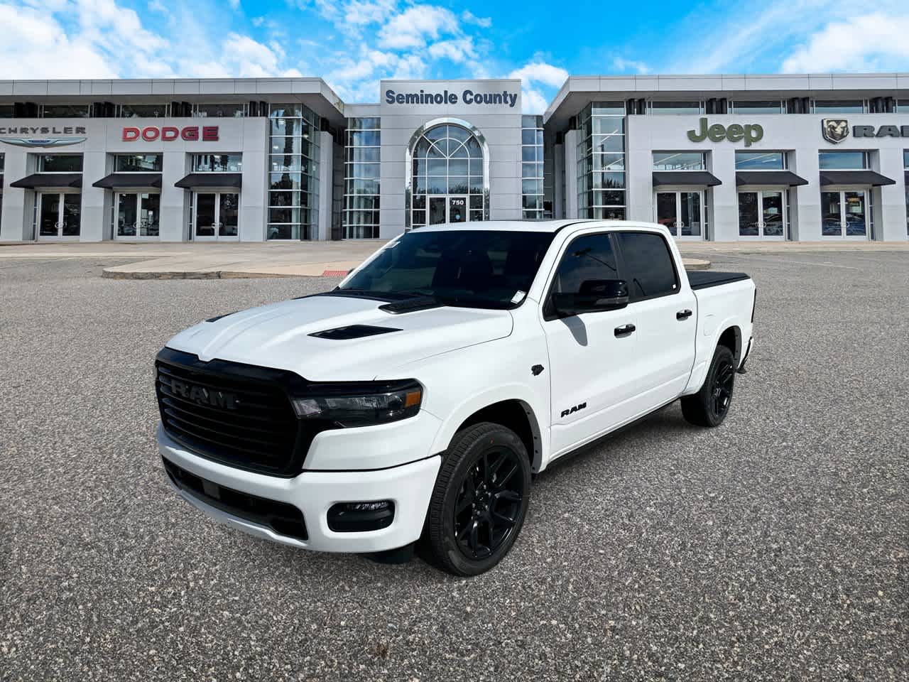 RAM 1500 de 2027, RAM 1500 LARAMIE, cabina doble, 4x4, caja de 5'7'