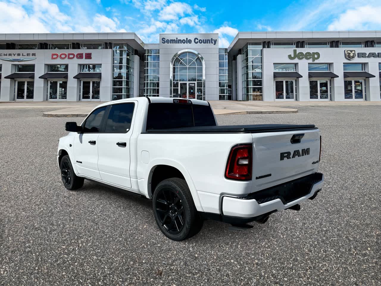RAM 1500 de 2027, RAM 1500 LARAMIE, cabina doble, 4x4, caja de 5'7'
