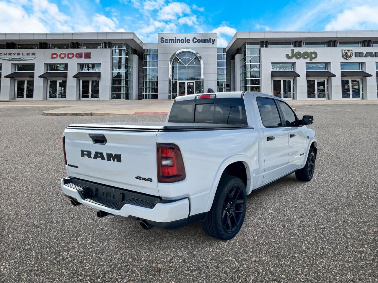 RAM 1500 de 2027, RAM 1500 LARAMIE, cabina doble, 4x4, caja de 5'7'