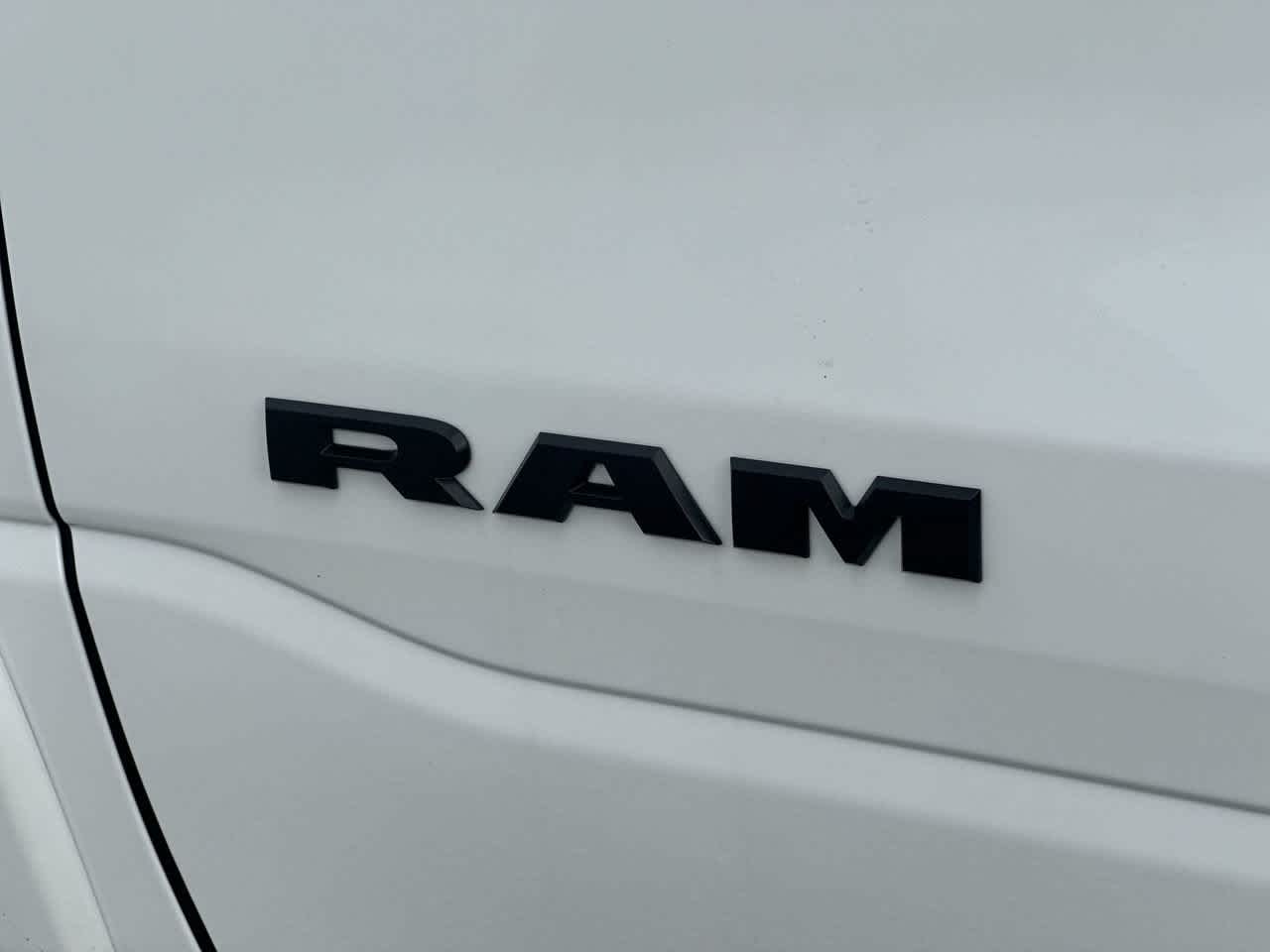 RAM 1500 de 2027, RAM 1500 LARAMIE, cabina doble, 4x4, caja de 5'7'