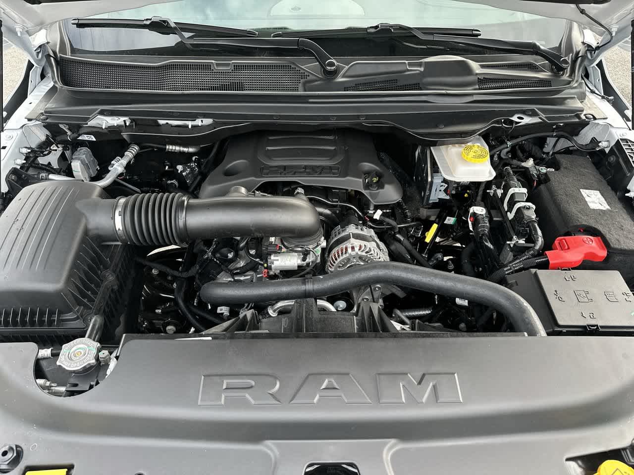 RAM 1500 de 2027, RAM 1500 LARAMIE, cabina doble, 4x4, caja de 5'7'