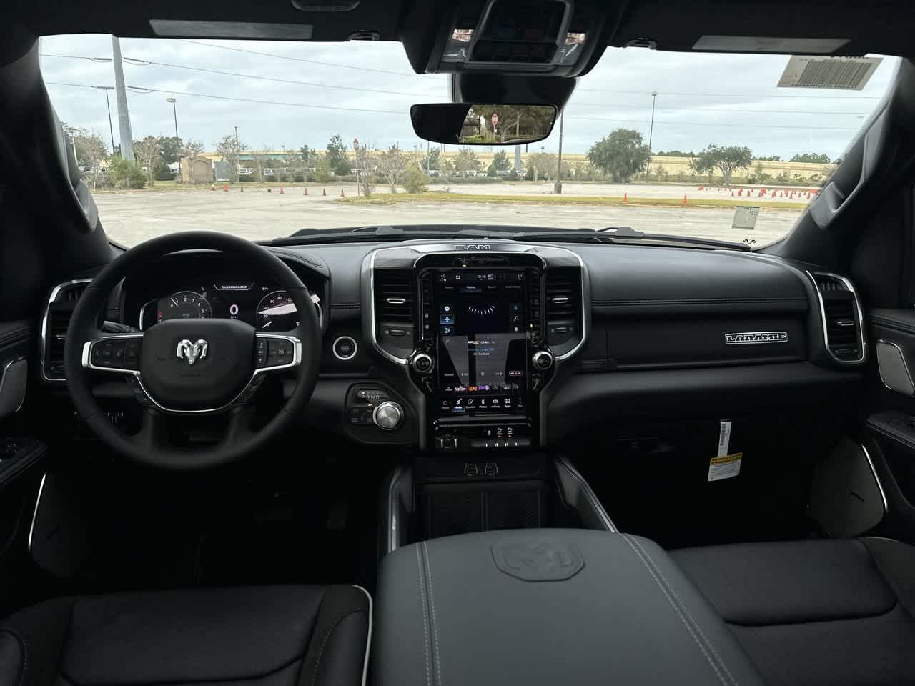 RAM 1500 de 2027, RAM 1500 LARAMIE, cabina doble, 4x4, caja de 5'7'