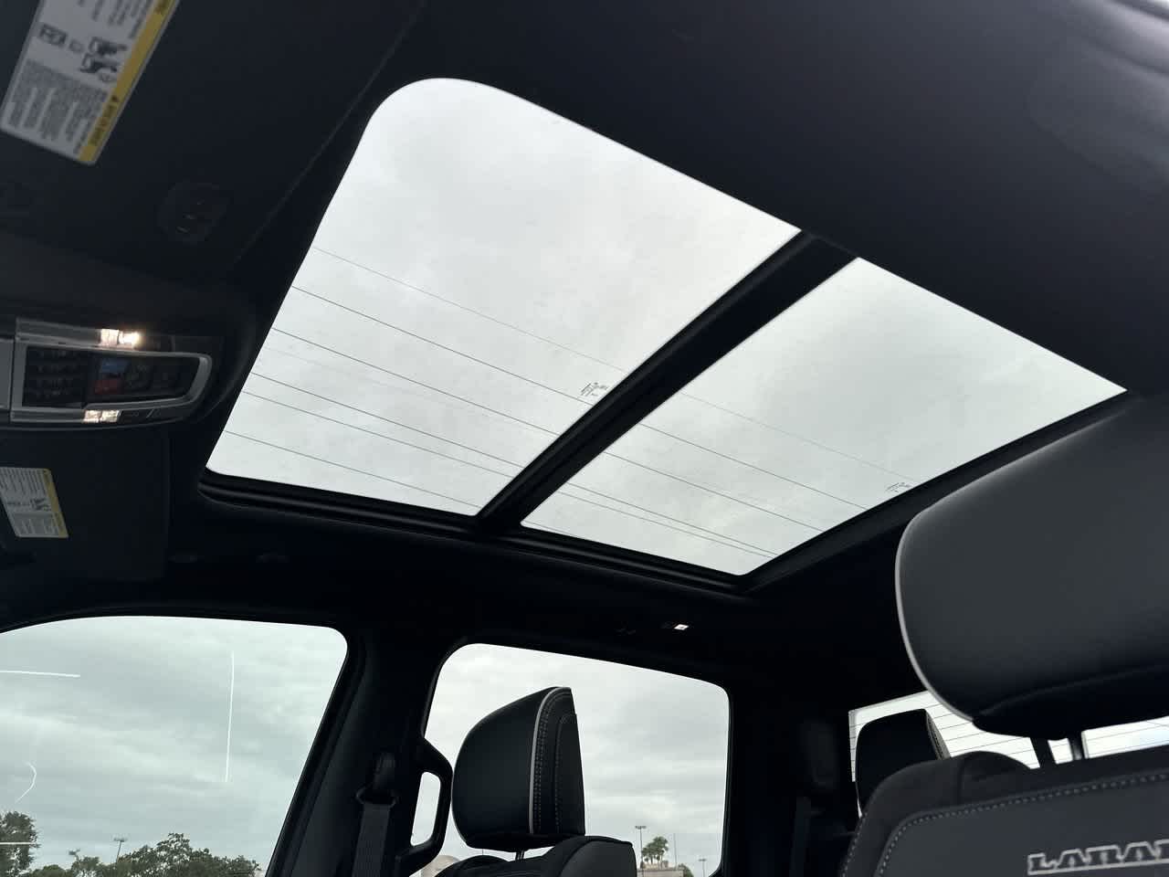 RAM 1500 de 2027, RAM 1500 LARAMIE, cabina doble, 4x4, caja de 5'7'