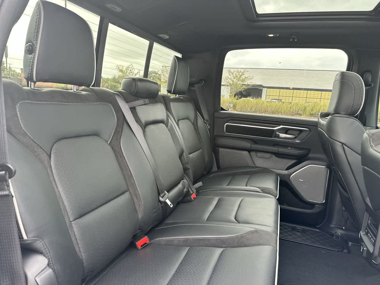 RAM 1500 de 2027, RAM 1500 LARAMIE, cabina doble, 4x4, caja de 5'7'
