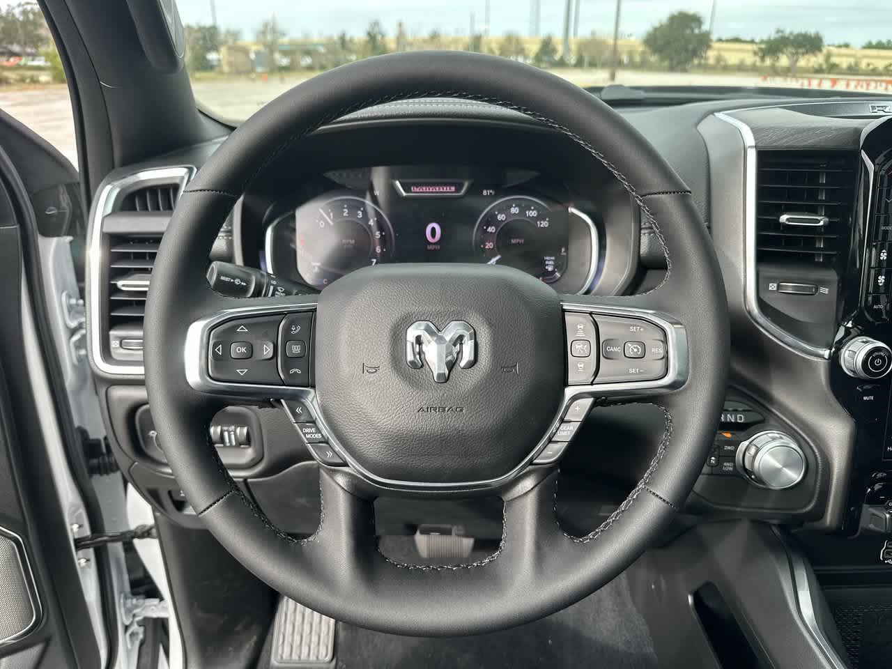 RAM 1500 de 2027, RAM 1500 LARAMIE, cabina doble, 4x4, caja de 5'7'