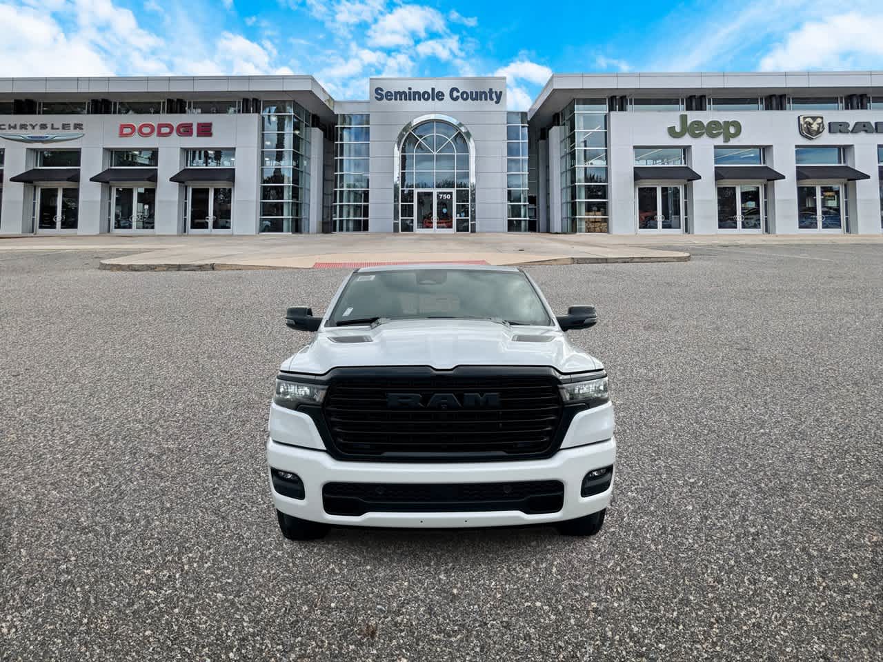 RAM 1500 de 2027, RAM 1500 LARAMIE, cabina doble, 4x4, caja de 5'7'