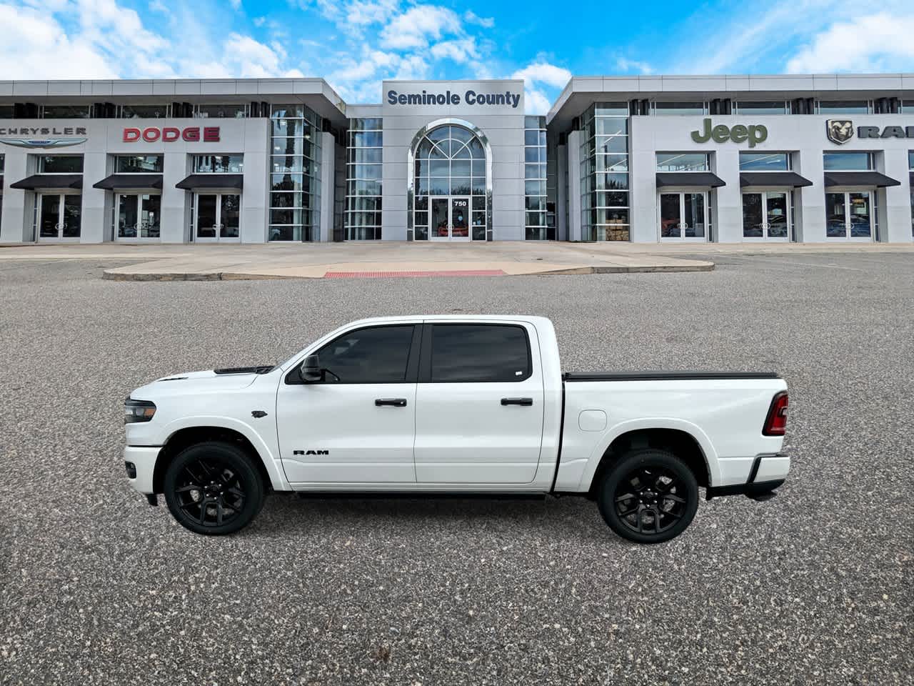 RAM 1500 de 2027, RAM 1500 LARAMIE, cabina doble, 4x4, caja de 5'7'