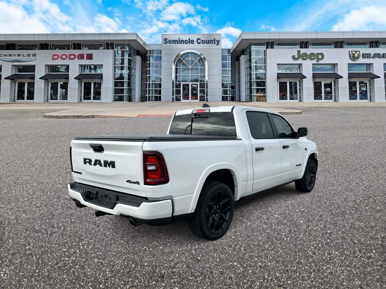 RAM 1500 de 2027, RAM 1500 LARAMIE, cabina doble, 4x4, caja de 5'7'