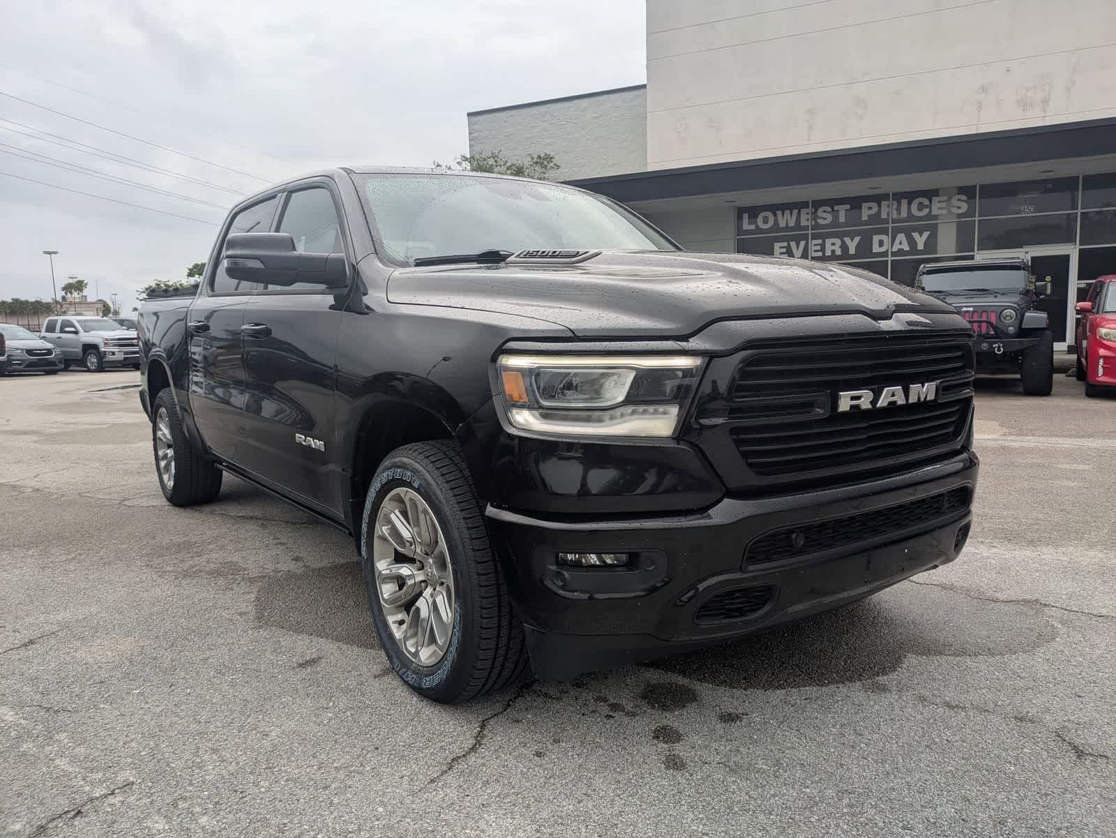 2023 RAM 1500 Laramie Cabina Doble 4x4 Caja de 5'7'