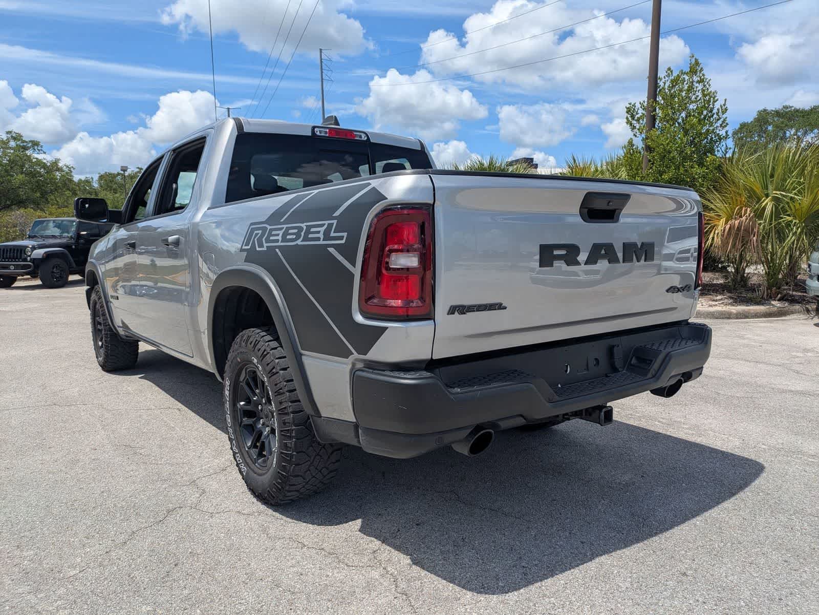 2025 RAM 1500 Rebel Cabina Doble 4x4 Caja de 5'7'