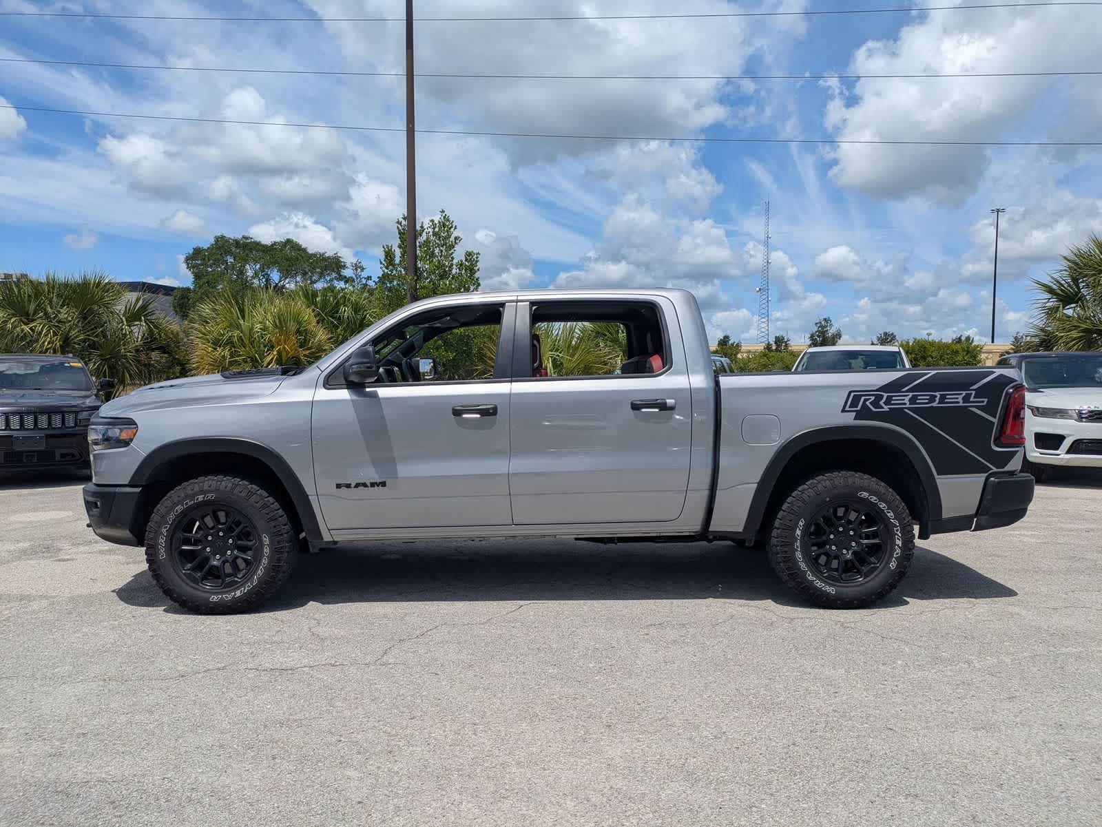 2025 RAM 1500 Rebel Cabina Doble 4x4 Caja de 5'7'