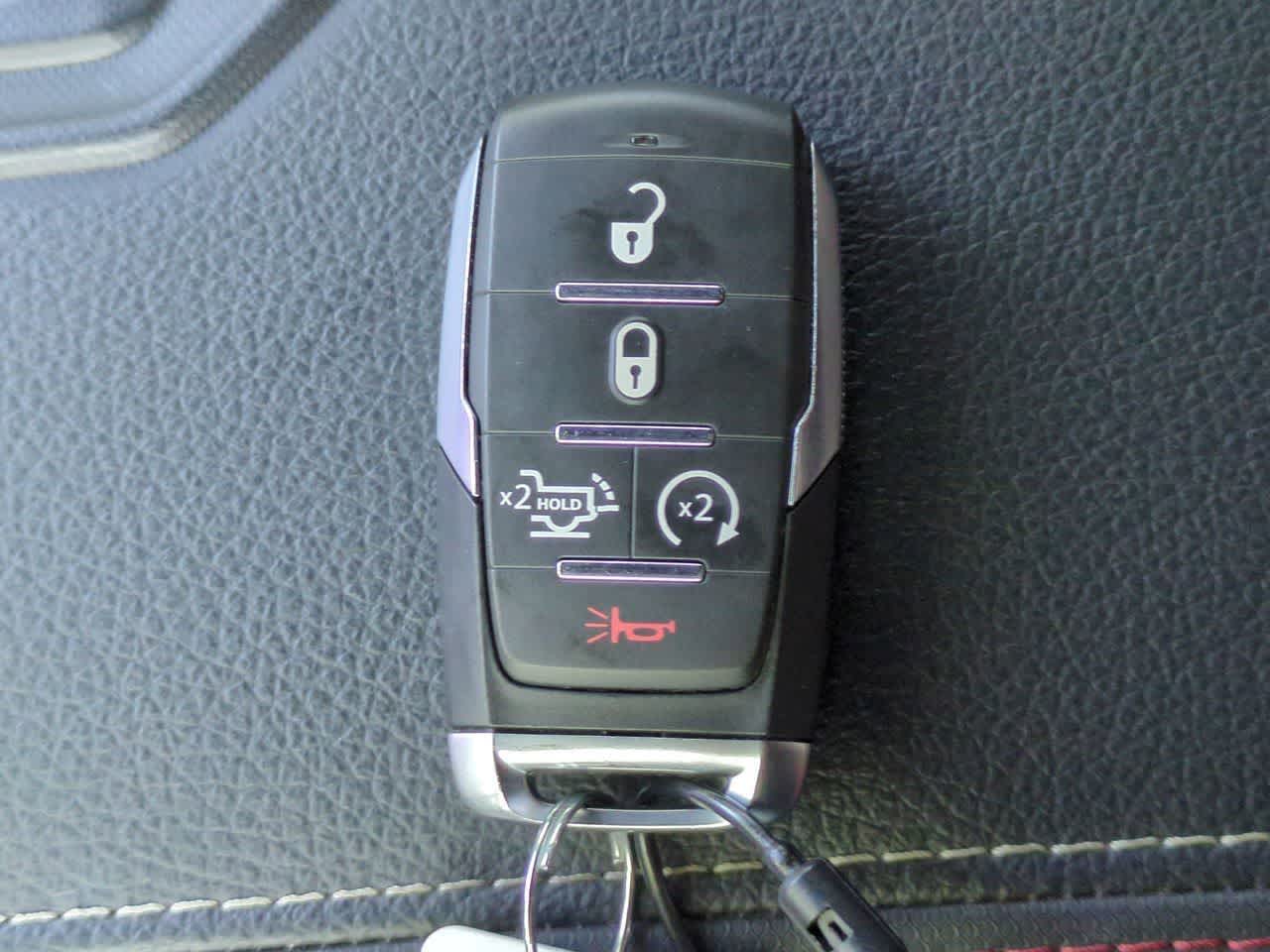 RAM 1500 Rebel de 2026, cabina doble, tracción 4x4, caja de 1,70 m
