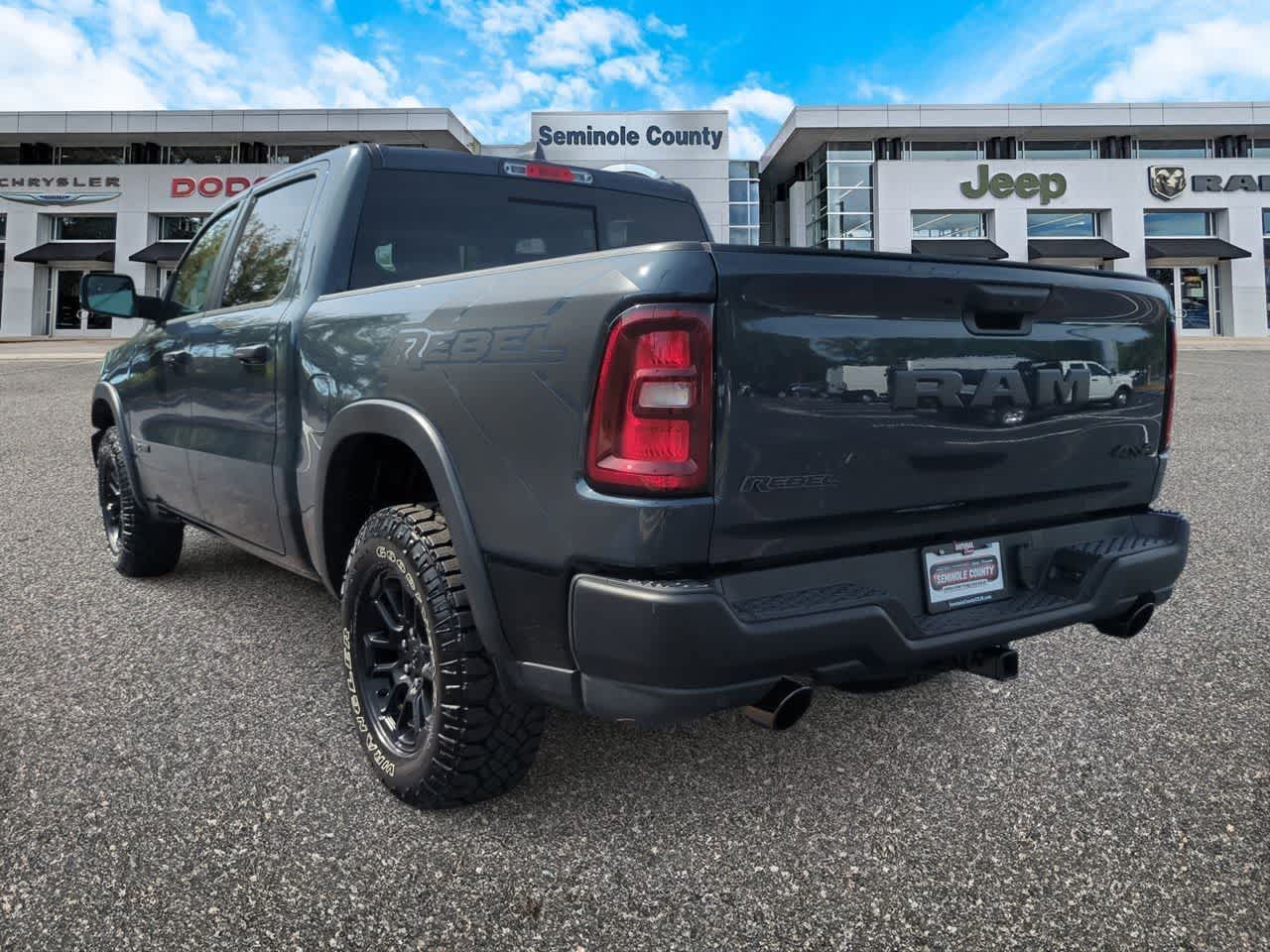 RAM 1500 Rebel de 2026, cabina doble, tracción 4x4, caja de 1,70 m