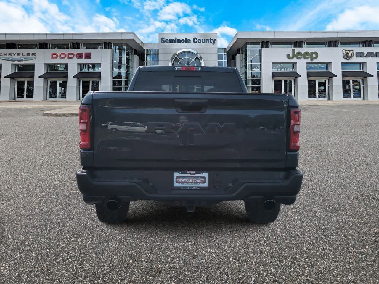 RAM 1500 Rebel de 2026, cabina doble, tracción 4x4, caja de 1,70 m