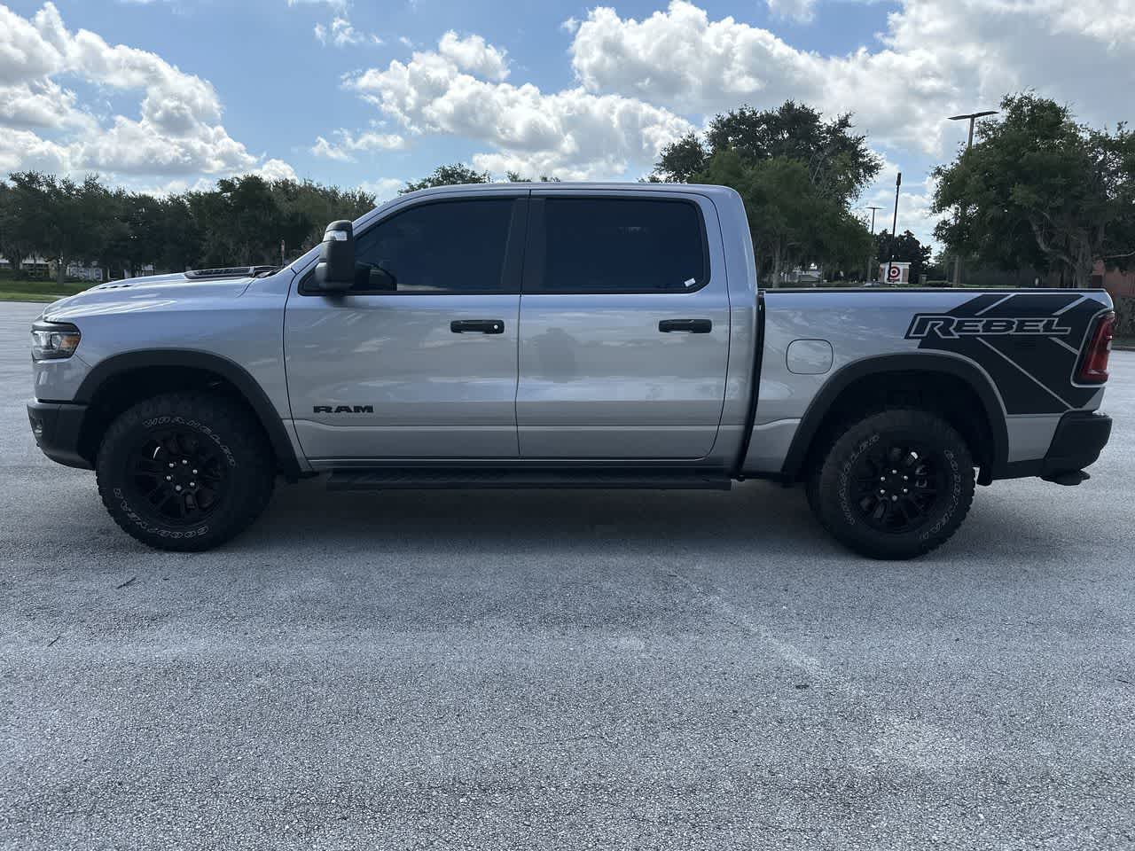 2025 RAM 1500 Rebel Cabina Doble 4x4 Caja de 5'7'