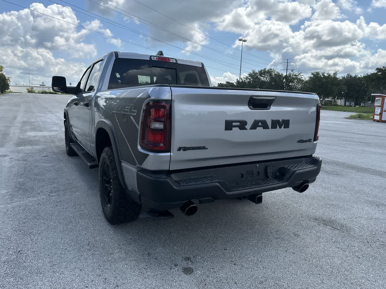 2025 RAM 1500 Rebel Cabina Doble 4x4 Caja de 5'7'