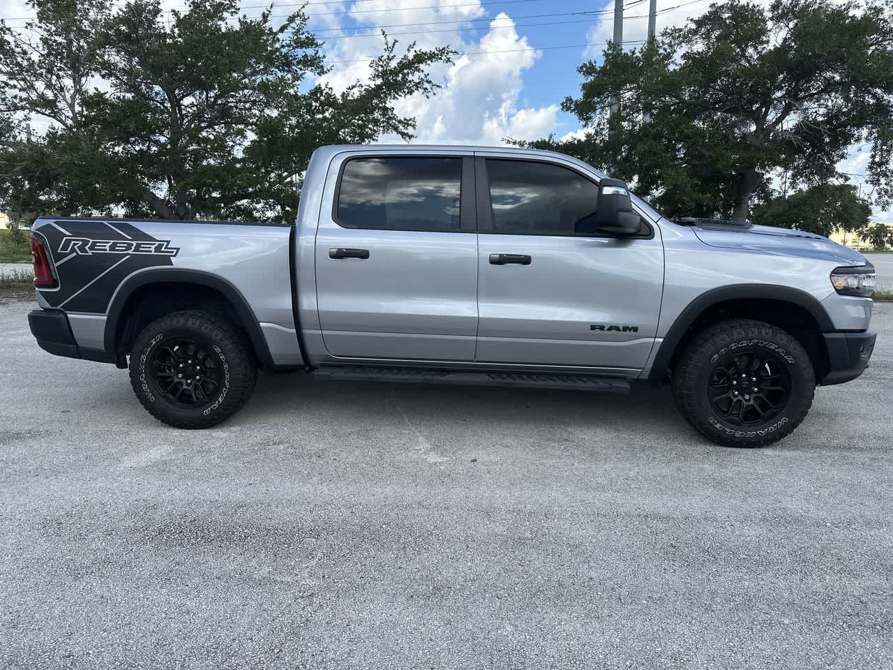 2025 RAM 1500 Rebel Cabina Doble 4x4 Caja de 5'7'