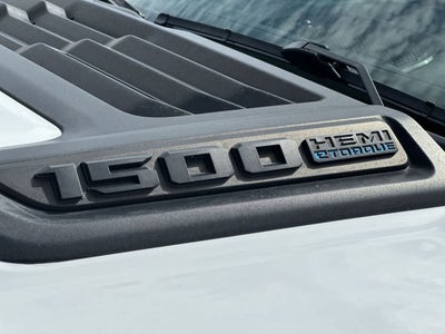 RAM 1500 Rebel Crew Cab 4x4 de 2024 con caja de 5'7'