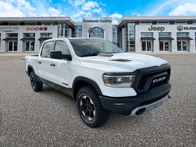 RAM 1500 Rebel Crew Cab 4x4 de 2024 con caja de 5'7'
