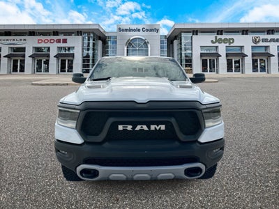 RAM 1500 Rebel Crew Cab 4x4 de 2024 con caja de 5'7'