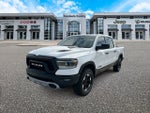 RAM 1500 Rebel Crew Cab 4x4 de 2024 con caja de 5'7'