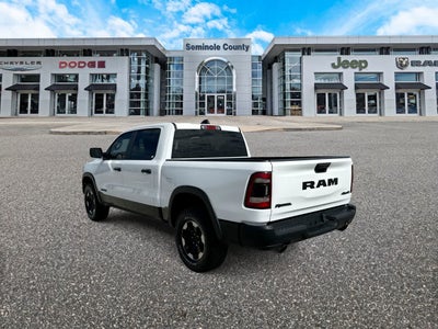 RAM 1500 Rebel Crew Cab 4x4 de 2024 con caja de 5'7'