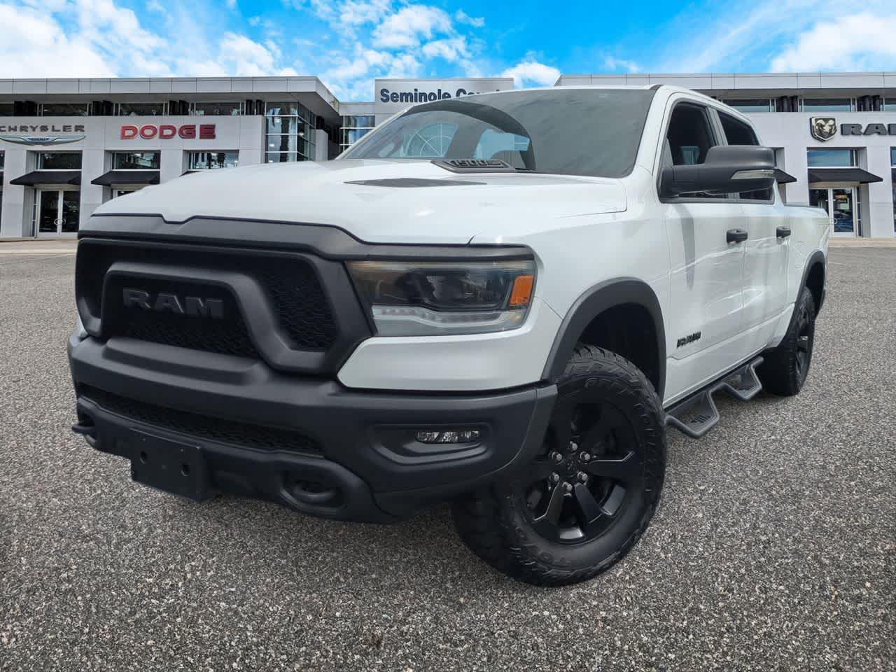 RAM 1500 Rebel Crew Cab 4x4 de 2022 con caja de 1,70 m