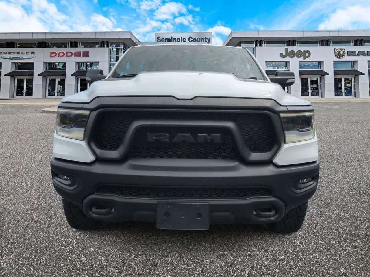 RAM 1500 Rebel Crew Cab 4x4 de 2022 con caja de 1,70 m