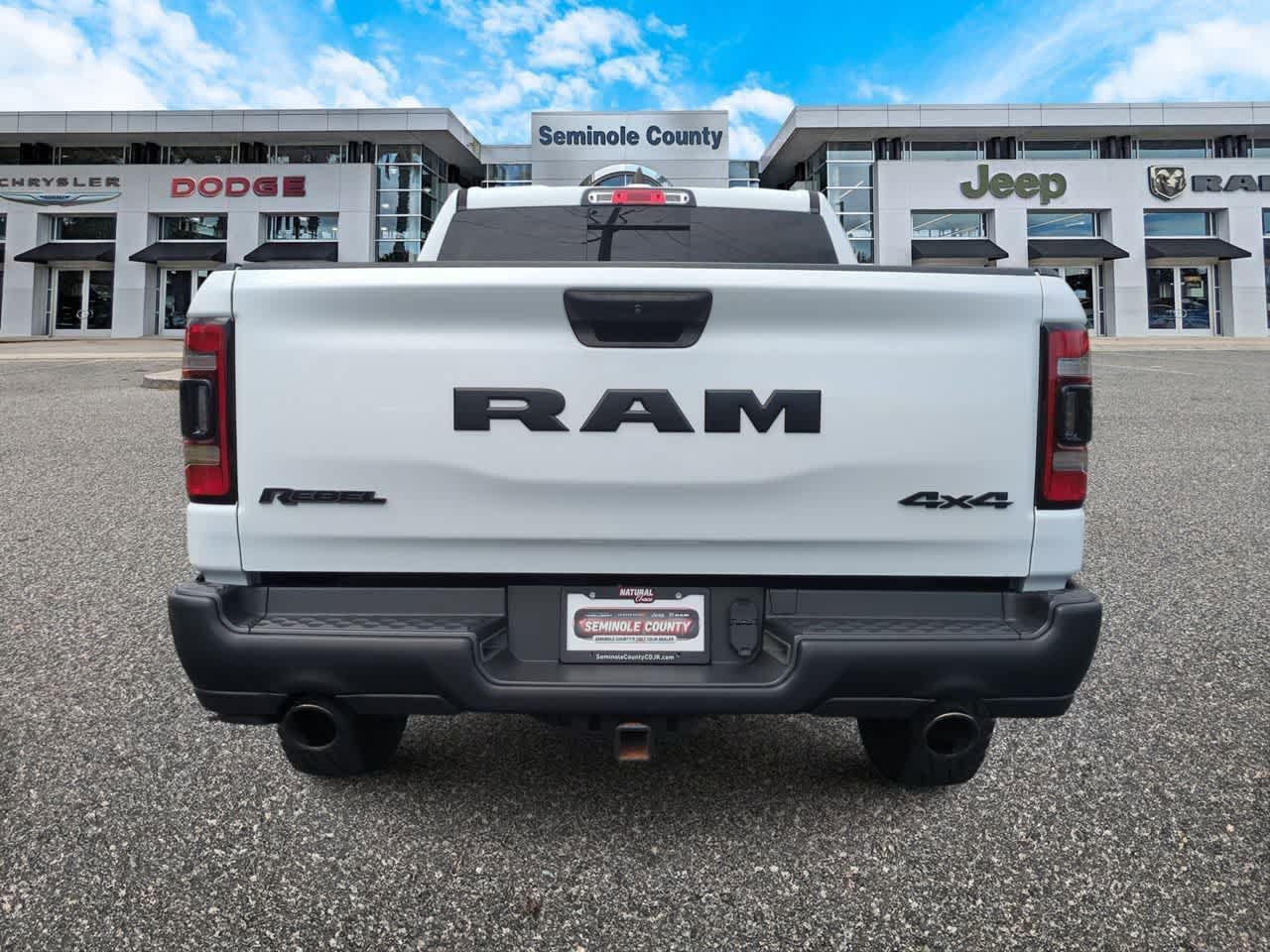 RAM 1500 Rebel Crew Cab 4x4 de 2022 con caja de 1,70 m