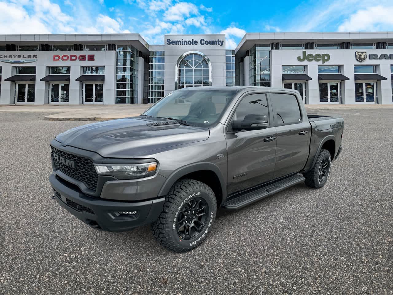 RAM 1500 de 2027, RAM 1500 REBEL, cabina doble, 4x4, caja de 5'7'
