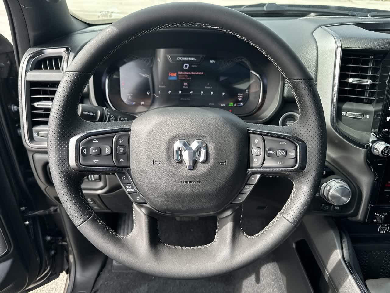 RAM 1500 de 2027, RAM 1500 REBEL, cabina doble, 4x4, caja de 5'7'
