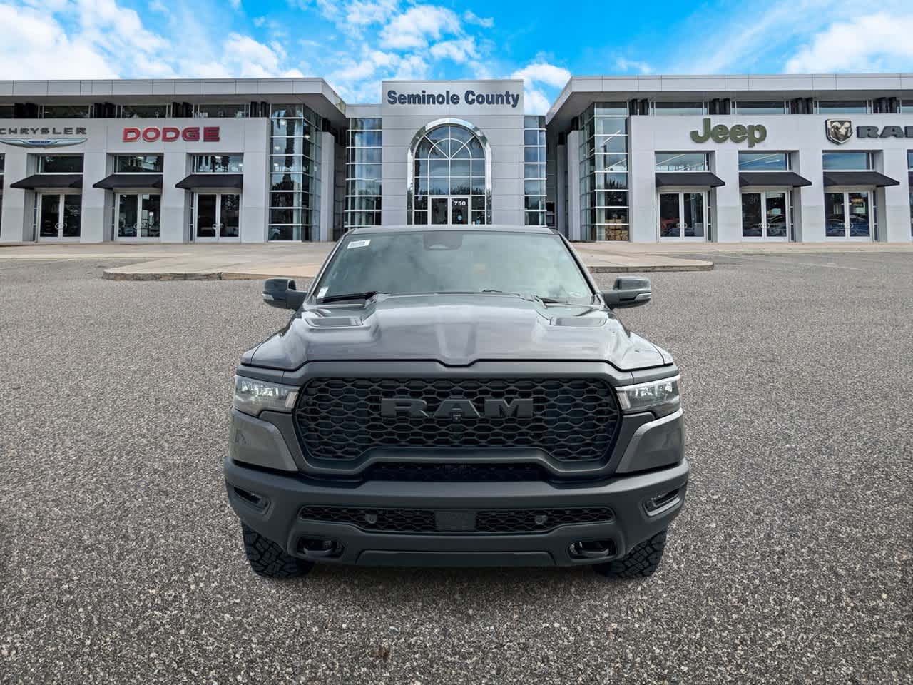 RAM 1500 de 2027, RAM 1500 REBEL, cabina doble, 4x4, caja de 5'7'