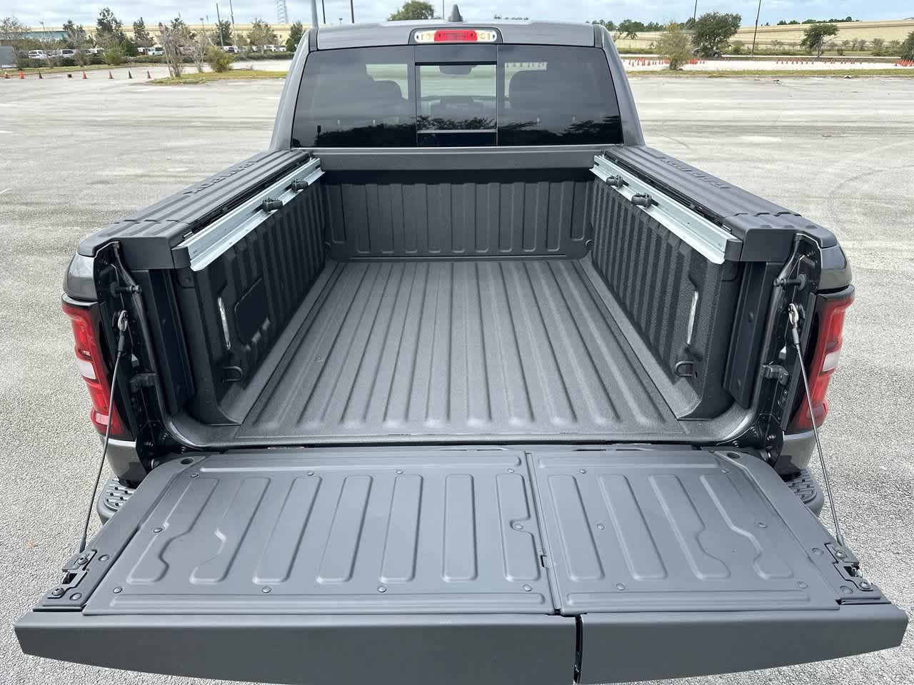RAM 1500 de 2027, RAM 1500 REBEL, cabina doble, 4x4, caja de 5'7'