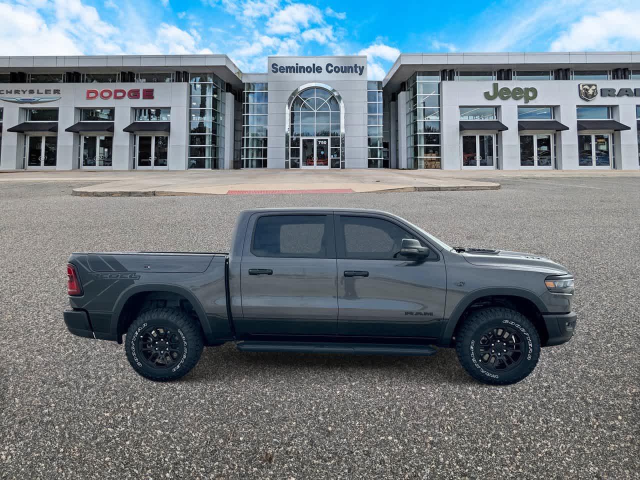 RAM 1500 de 2027, RAM 1500 REBEL, cabina doble, 4x4, caja de 5'7'