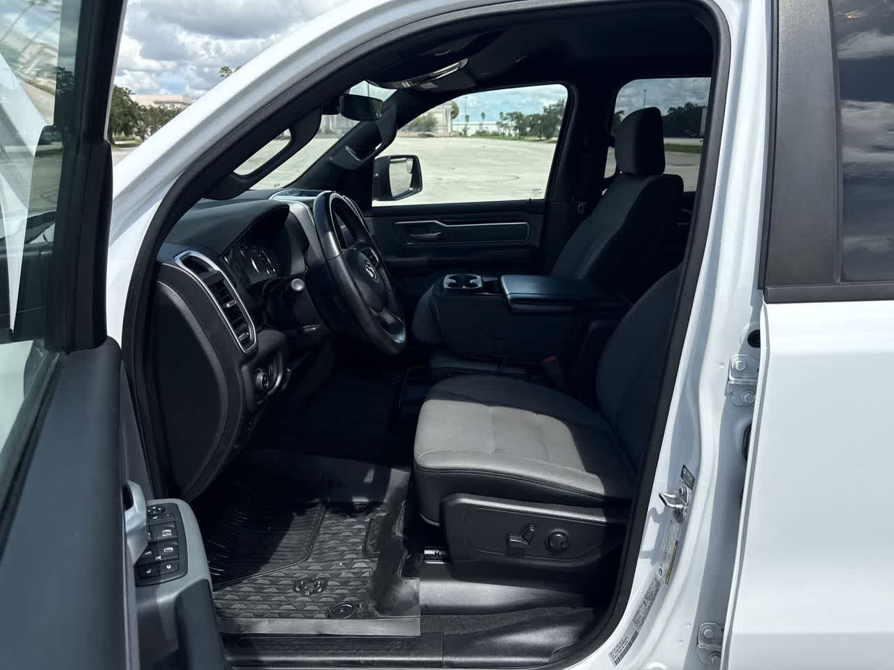 2022 RAM 1500 Big Horn Crew Cab 4x4 6'4' Box