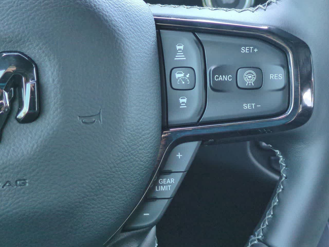 RAM 1500 de 2026, RAM 1500 LIMITED, cabina doble, 4x4, caja de 6'4"