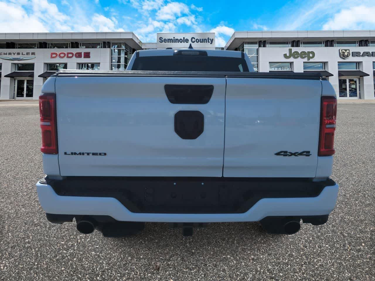 RAM 1500 de 2026, RAM 1500 LIMITED, cabina doble, 4x4, caja de 6'4"