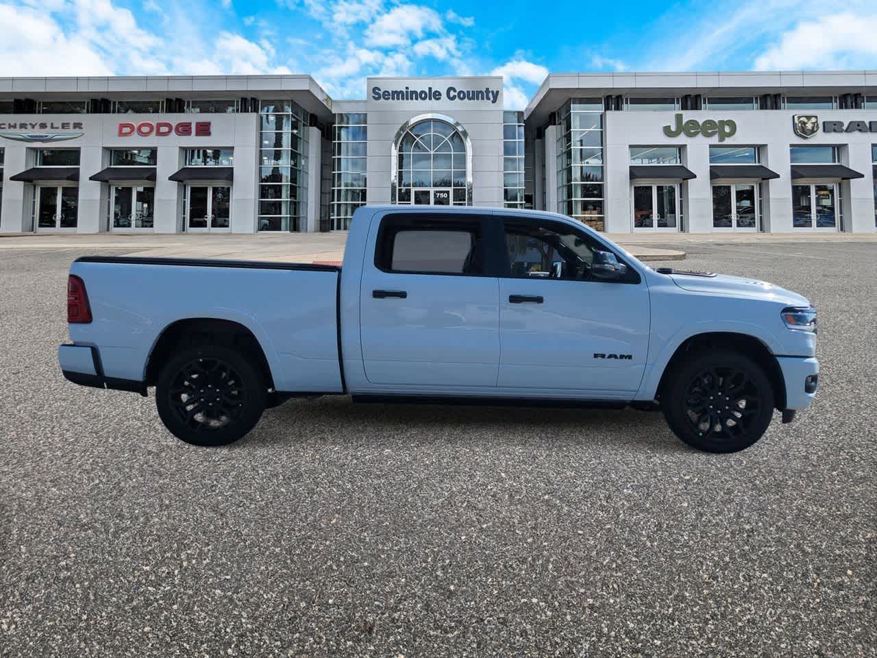 RAM 1500 de 2026, RAM 1500 LIMITED, cabina doble, 4x4, caja de 6'4"