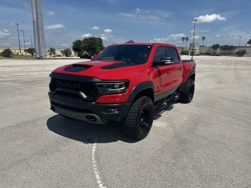 RAM 1500 TRX Crew Cab 4x4 de 2022 con caja de 5'7'
