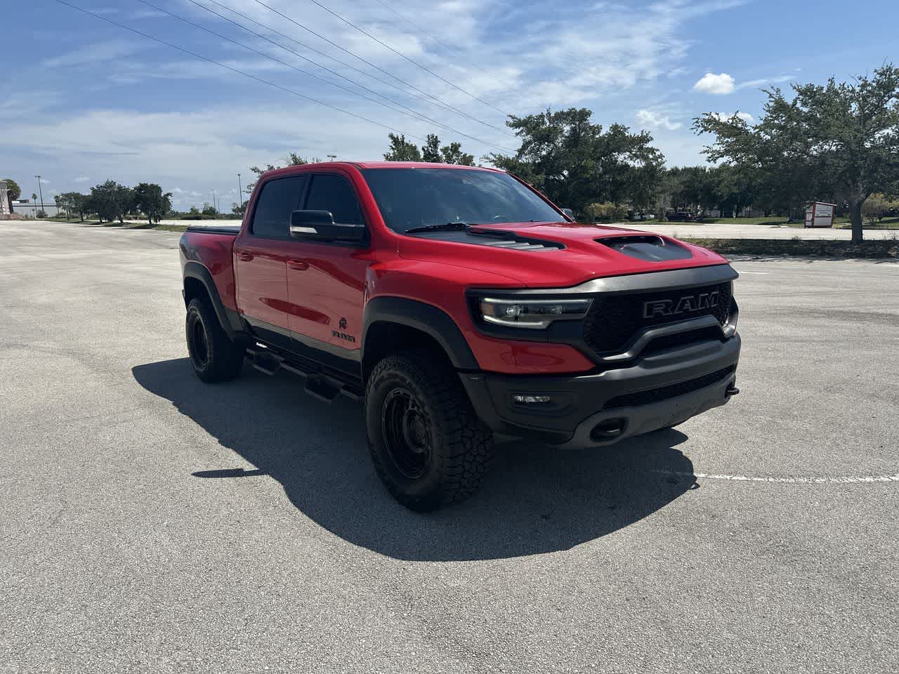 RAM 1500 TRX Crew Cab 4x4 de 2022 con caja de 5'7'