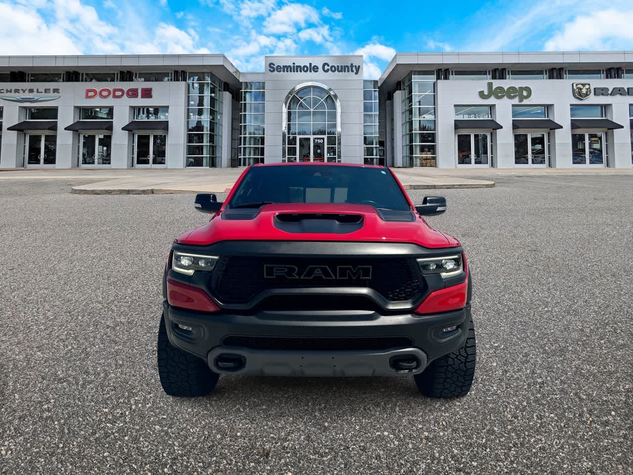 RAM 1500 TRX Crew Cab 4x4 de 2022 con caja de 5'7'