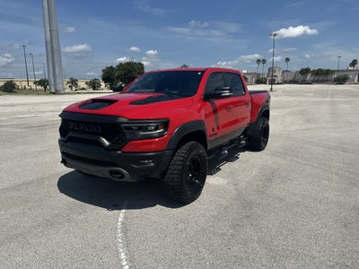 RAM 1500 TRX Crew Cab 4x4 de 2022 con caja de 5'7'
