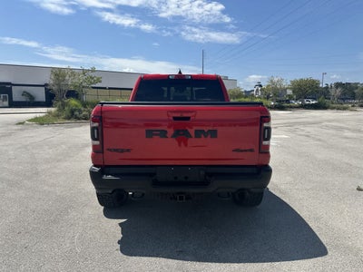 RAM 1500 TRX Crew Cab 4x4 de 2022 con caja de 5'7'